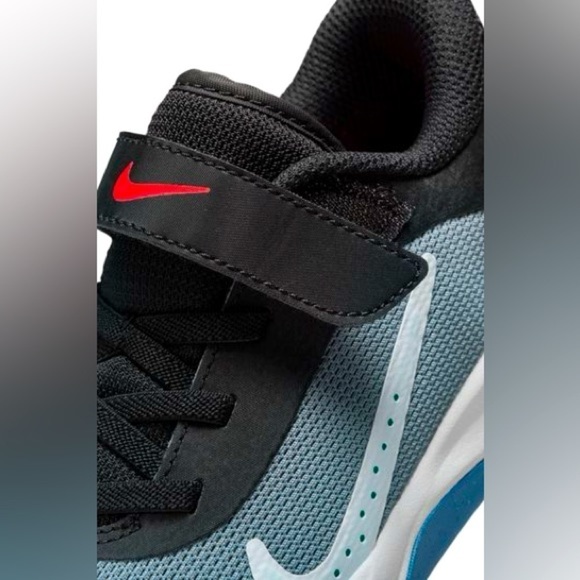 Nike Omni Multi Court TD Cool Gray & Light Crimson - Picture 4 of 10